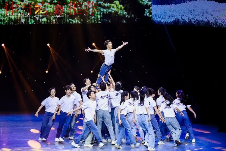 民族才艺亮相青运会大连赛区联欢会 180人大联欢尽显青春活力 民族才艺亮相青运会大连赛区联欢会 180人大联欢尽显青春活力