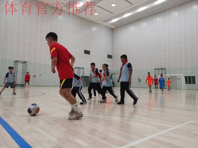 中国U-20国家男子室内五人制足球队走进宜昌市李家湖小学 中国U-20国家男子室内五人制足球队走进宜昌市李家湖小学